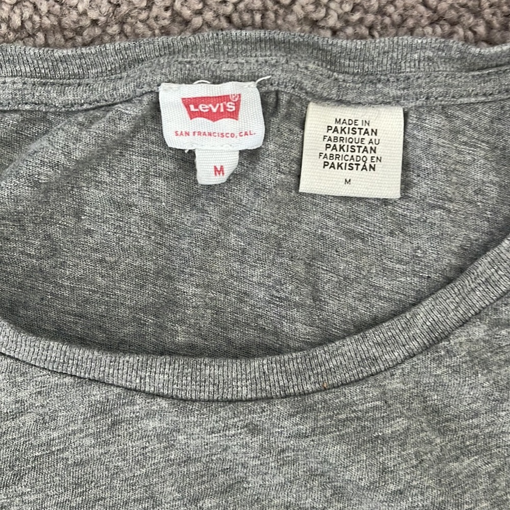 Levi’s basic tee - Picture 2 of 3